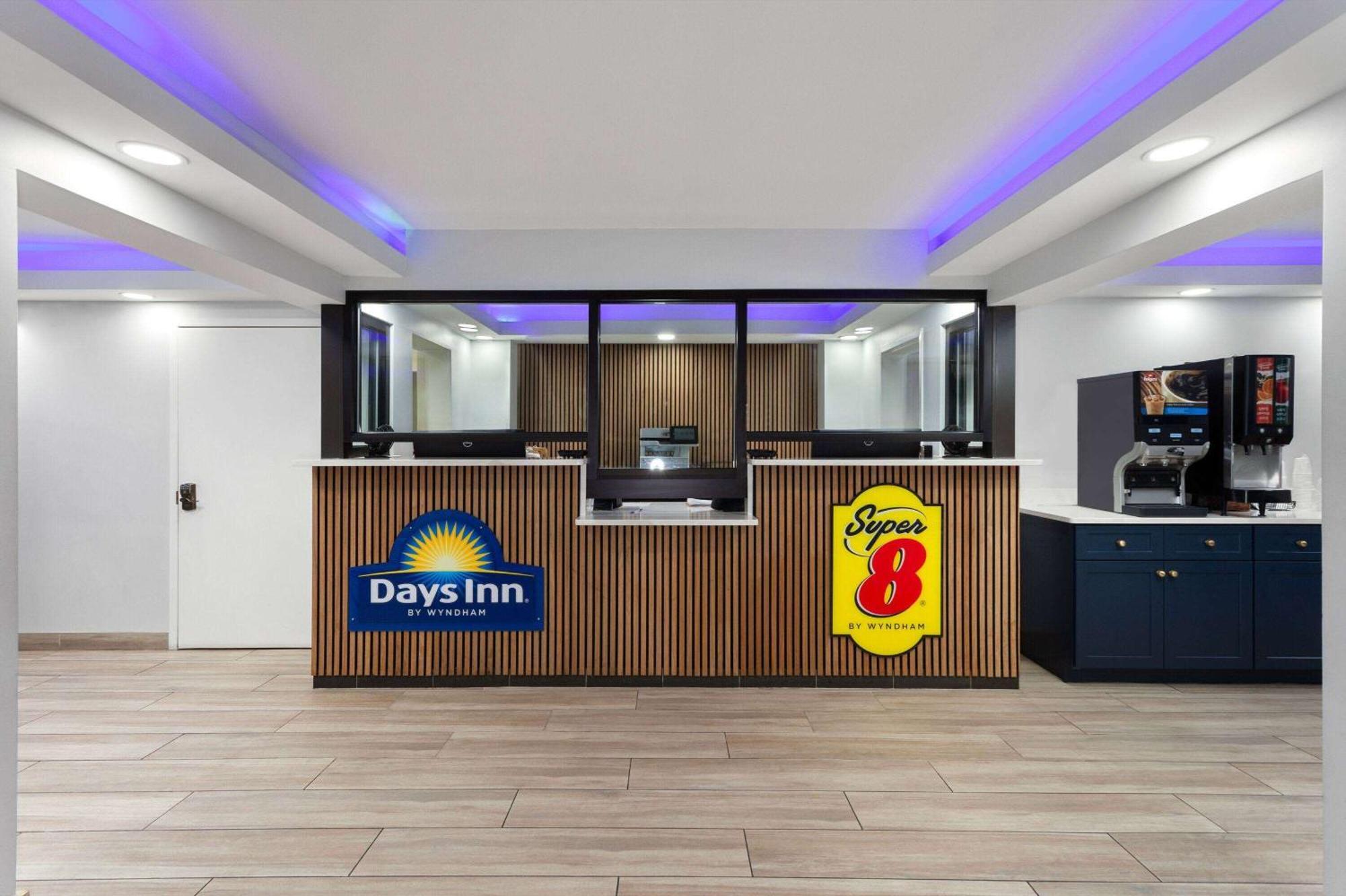 ホテル Super 8 By Wyndham Baltimore Northwest エクステリア 写真